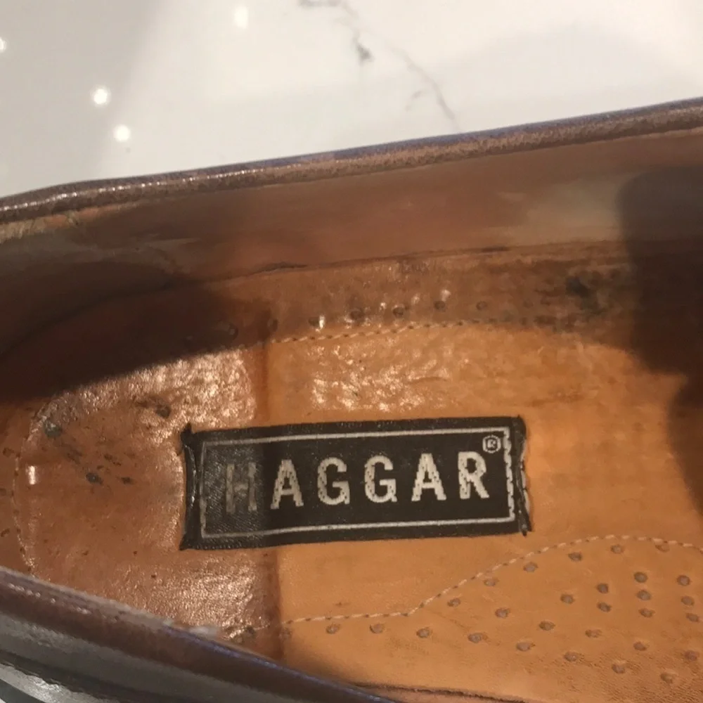 𝅺haggar mens brown leather Oxford shoe with rubber soles good used condition